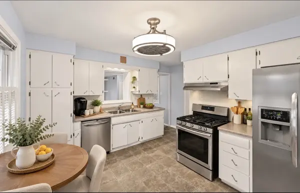 602 N Drury LN, Arlington Heights, IL 60004