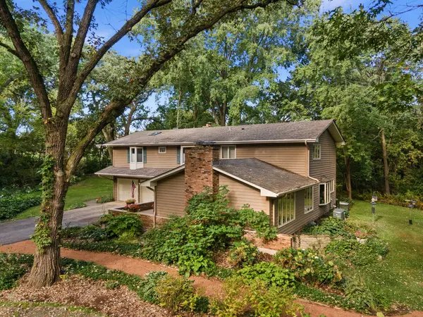 2N962 Grand Monde DR, Elburn, IL 60119