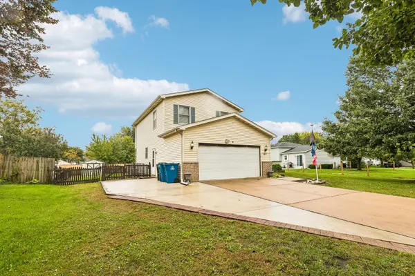 1677 Carol Anne DR, Morris, IL 60450