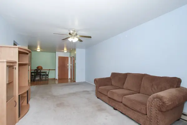 804 E Old Willow RD #105, Prospect Heights, IL 60070