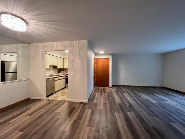 1503 N Milwaukee AVE #4B, Libertyville, IL 60048
