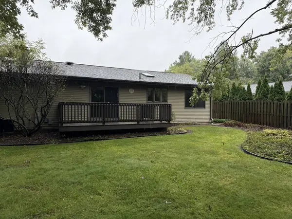508 Winchester DR, Freeport, IL 61032