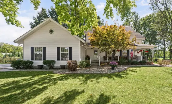 703 Surrey RD, Monticello, IL 61856