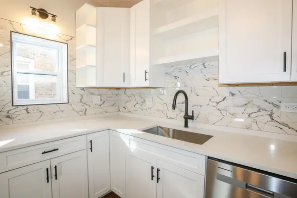 5338 W Montrose AVE, Chicago, IL 60641