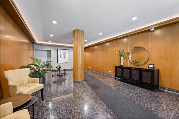 1508 Hinman AVE #6C, Evanston, IL 60201