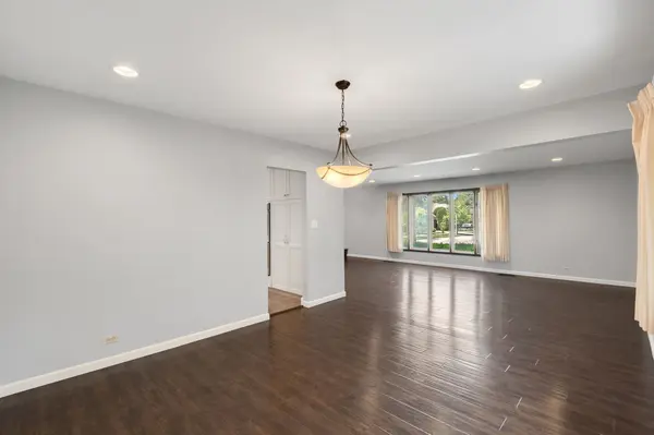9143 Dr Korczak TER, Skokie, IL 60076