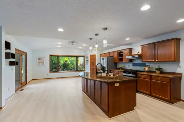 8818 Belvedere DR, Eden Prairie, MN 55347