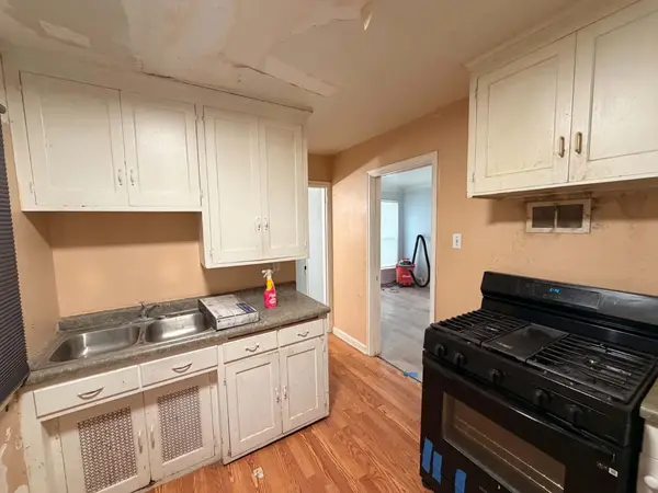 1064 Lawson AVE E, Saint Paul, MN 55106