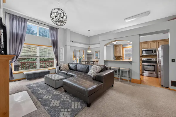 10154 Country Club Curve, Woodbury, MN 55129