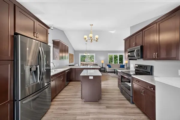 4402 Cambridge LN NW, Rochester, MN 55901
