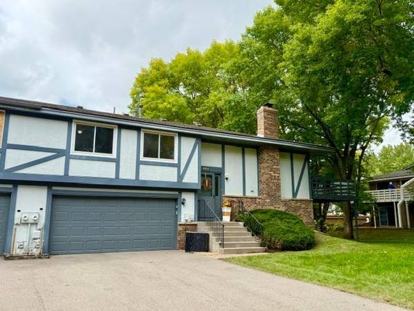 6852 Macbeth CIR, Woodbury, MN 55125