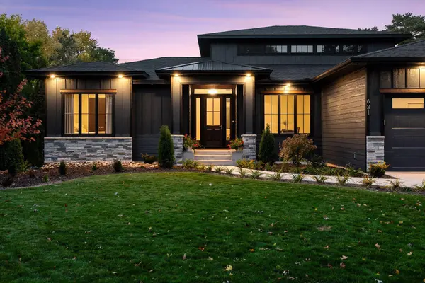 631 Callahan PL, Mendota Heights, MN 55118