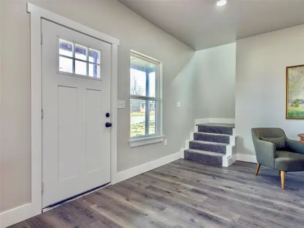 705 E Springer AVE, Guthrie, OK 73044