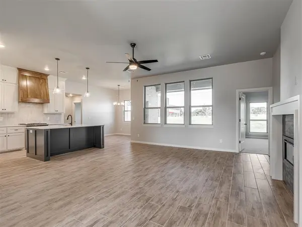 4901 Misty Wood LN, Mustang, OK 73064