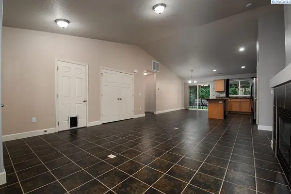 4412 Monterey Dr, Pasco, WA 99301