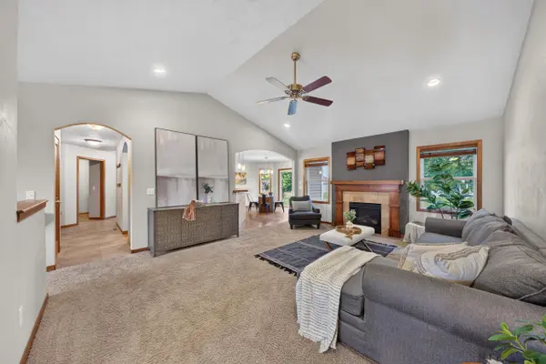 3875 DUCHESS LN, Oshkosh, WI 54904-7325
