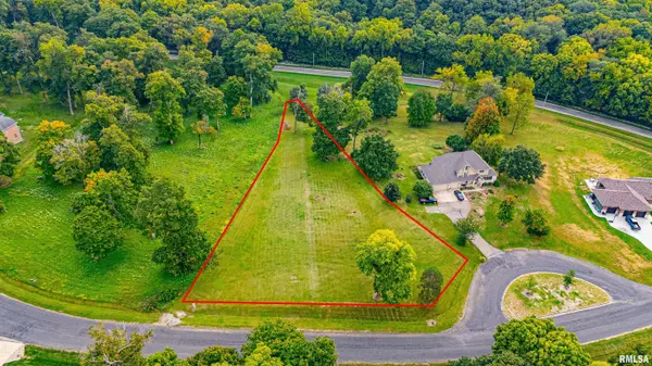 3 Governors DR, Elkhart, IL 62634