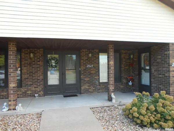 2105 MAPLE AVE, Macomb, IL 61455