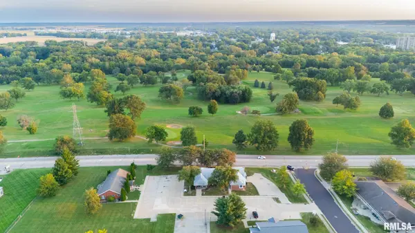 2401 BROADWAY ST, Pekin, IL 61554