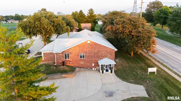 2401 BROADWAY ST, Pekin, IL 61554