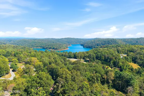 175 Johnson Lane, Rocky Top, TN 37769