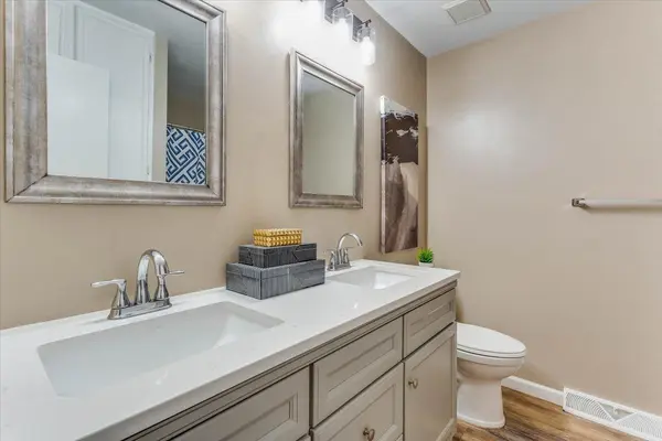 849 N Brook Forest Rd, Derby, KS 67037