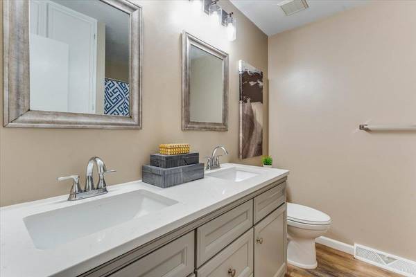 849 N Brook Forest Rd, Derby, KS 67037