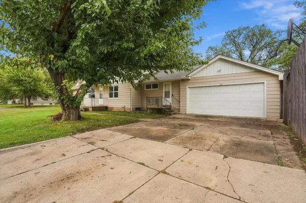 1421 E Kinkaid St, Wichita, KS 67211