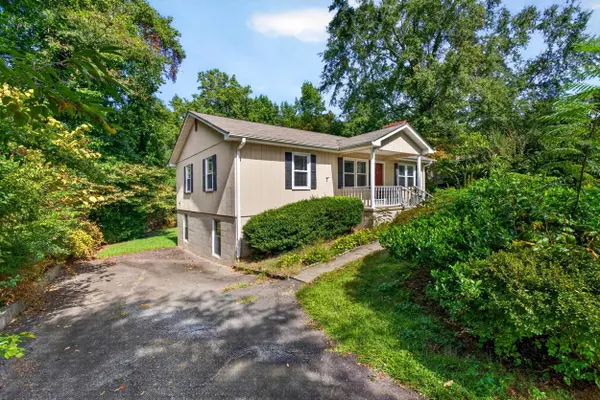 403 Redbird LN, Landrum, SC 29356