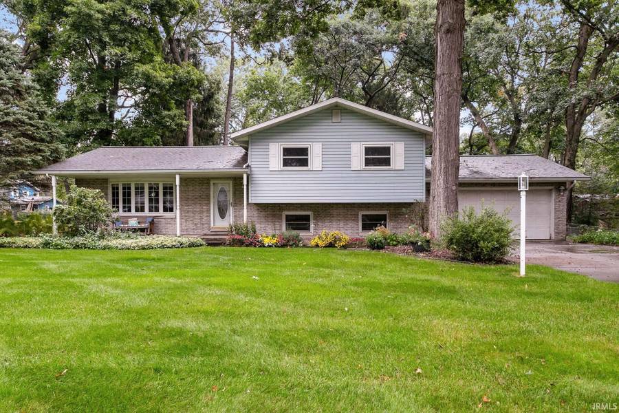 53332 Oakton DR, South Bend, IN 46635-1394