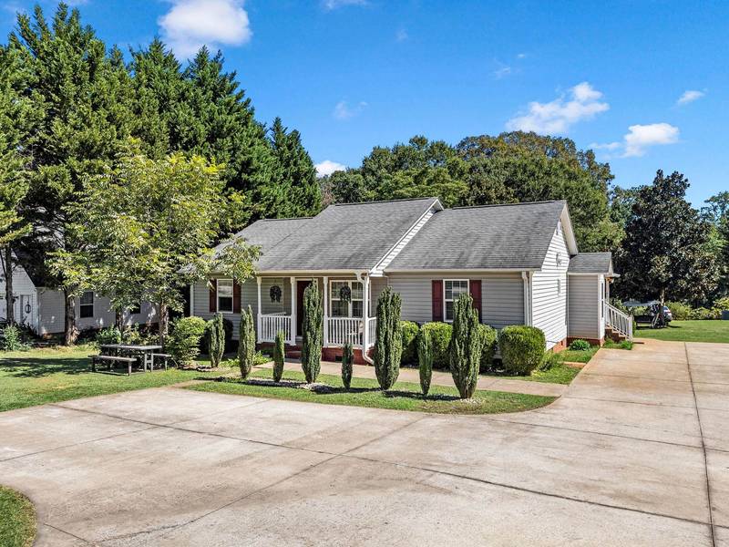 8378 Valley Falls RD, Boiling Springs, SC 29316