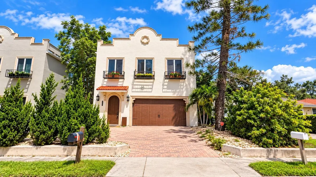 2225 BAHIA VISTA ST, Sarasota, FL 34239