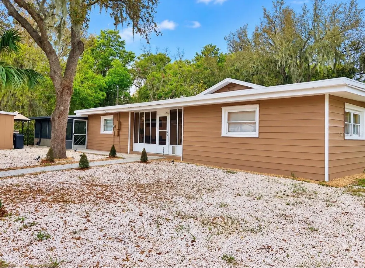 896 CR 485A, Lake Panasoffkee, FL 33538