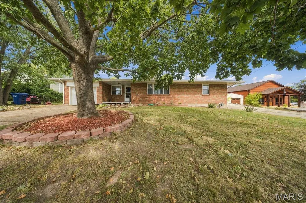 102 W Center ST, Salem, MO 65560