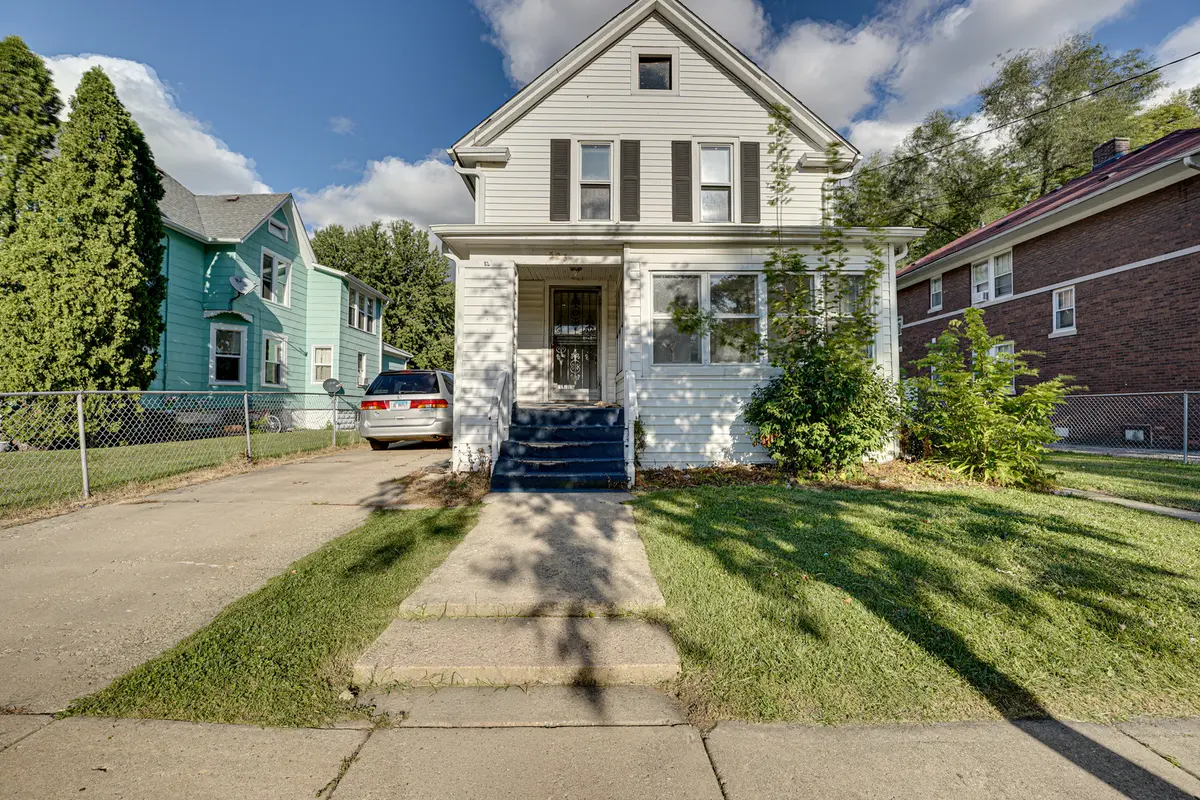 523 GRAND AVE #2, Aurora, IL 60506