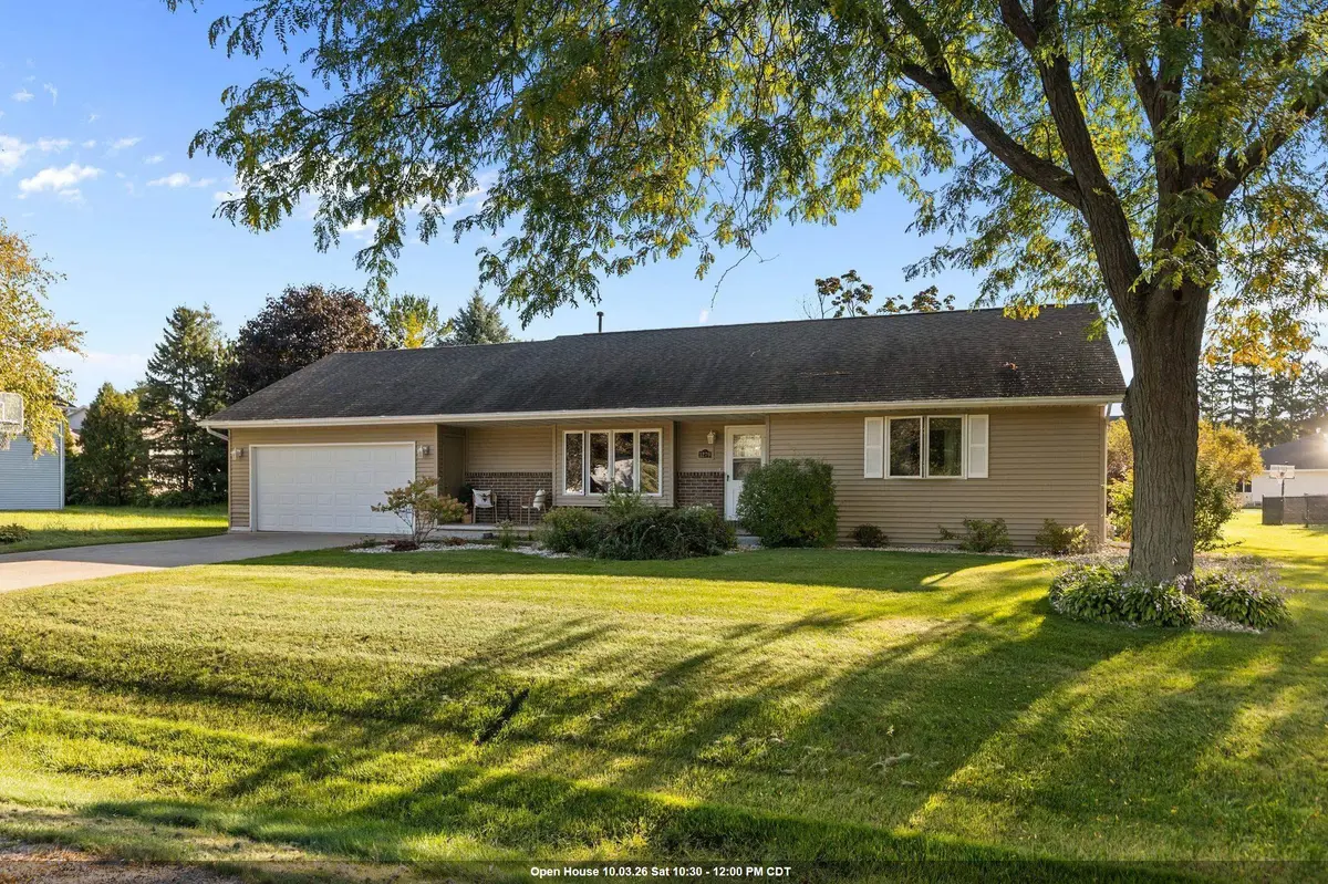 1270 SNOWDON DR, Oshkosh, WI 54904