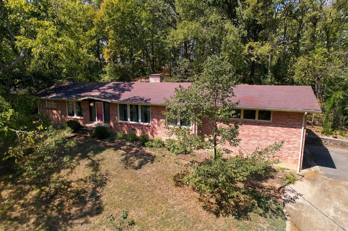 195 Forestwood Dr, Nashville, TN 37209
