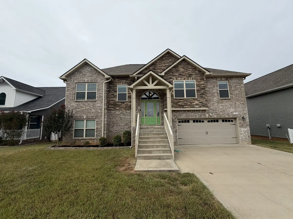 1004 Shirley Dr, Clarksville, TN 37042