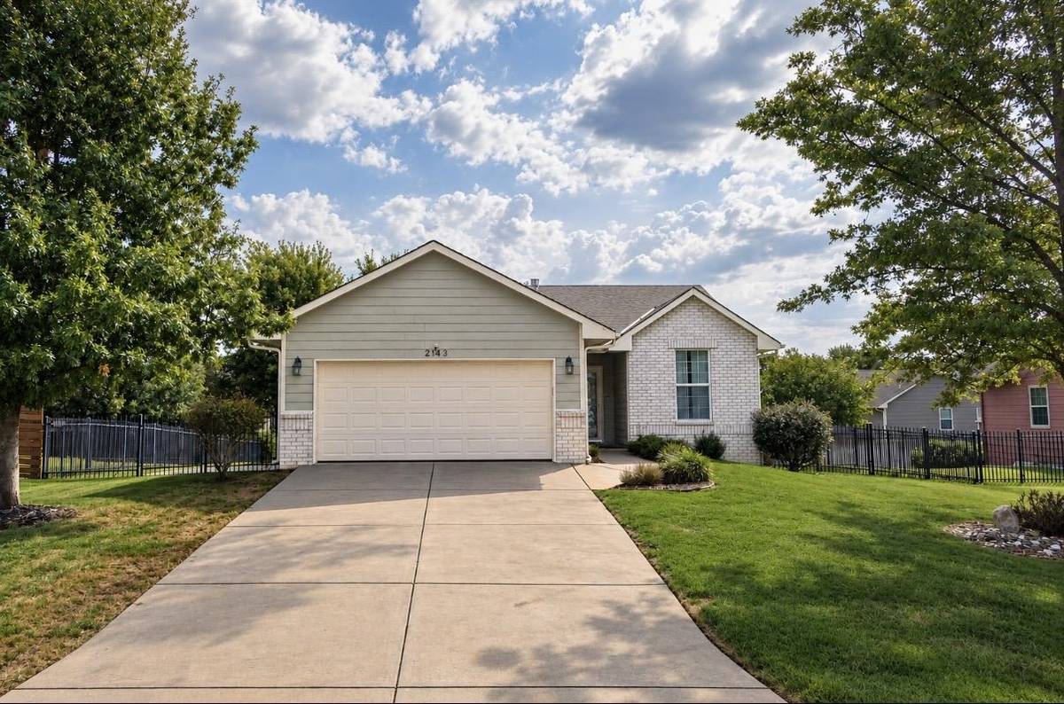 2143 East Quail Hollow Street, Derby, KS 67037