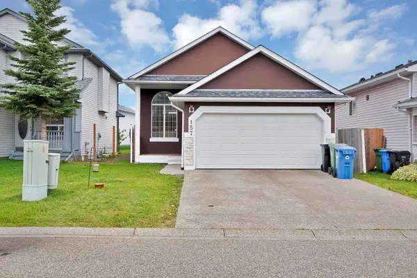 157 Saratoga Close NE, Calgary, AB T1Y 7A1