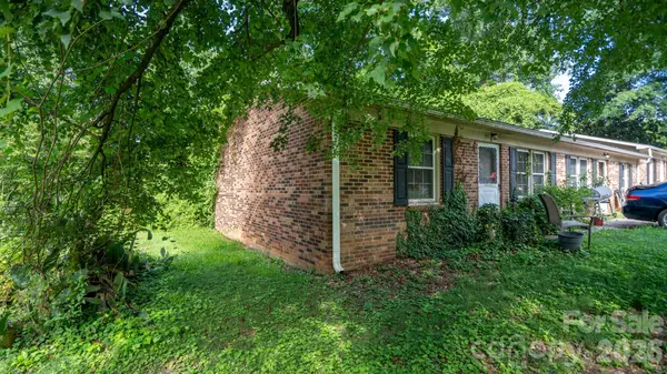 423 N Carpenter ST, Gastonia, NC 28054