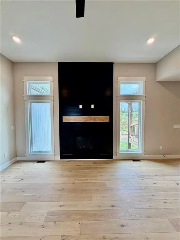 504 Skyview LN, Liberty, MO 64068