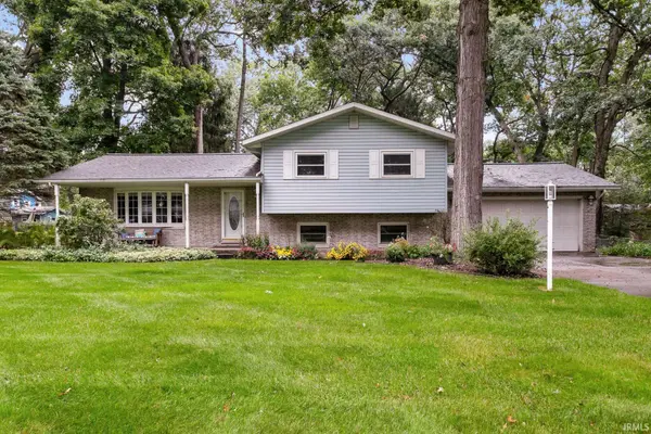 53332 Oakton DR, South Bend, IN 46635-1394