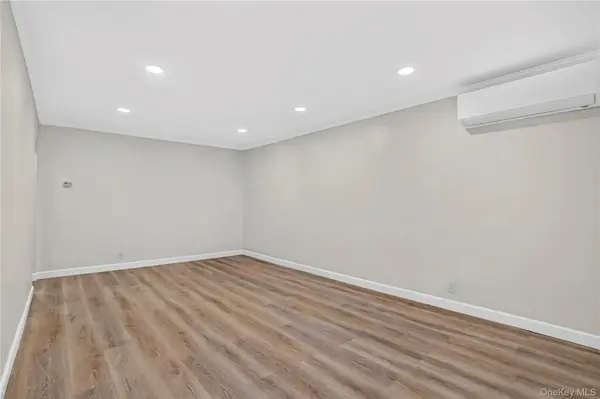 8953 Vanderveer ST, Queens Village, NY 11427