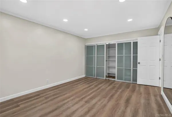 8953 Vanderveer ST, Queens Village, NY 11427