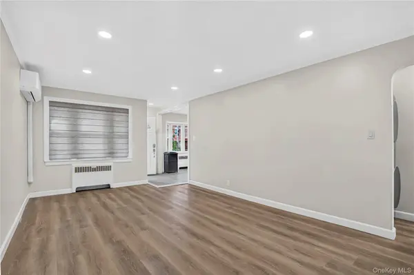 8953 Vanderveer ST, Queens Village, NY 11427
