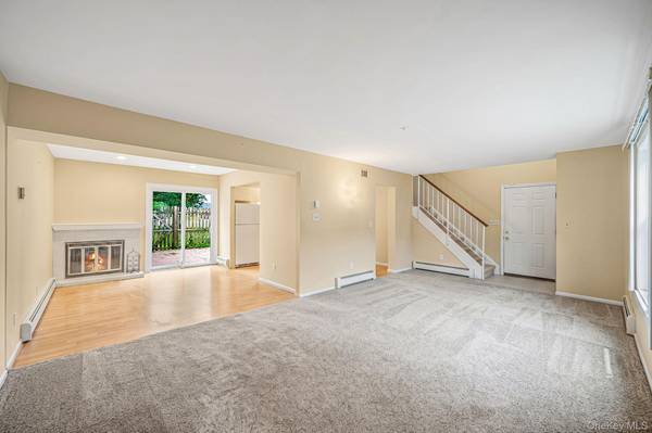 14 Petersburg CT, Coram, NY 11727
