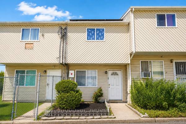 17 Betty CT, Staten Island, NY 10303