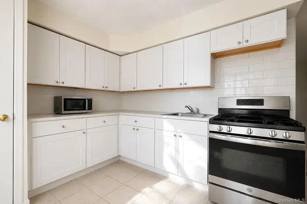 17 Betty CT, Staten Island, NY 10303