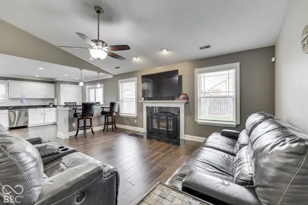 8042 Southern Trails PL, Indianapolis, IN 46237